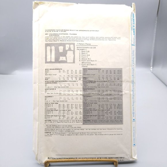 Vintage Sewing PATTERN Butterick 6851, Girls Fast and Easy 1980s Childrens Night - Picture 2 of 2